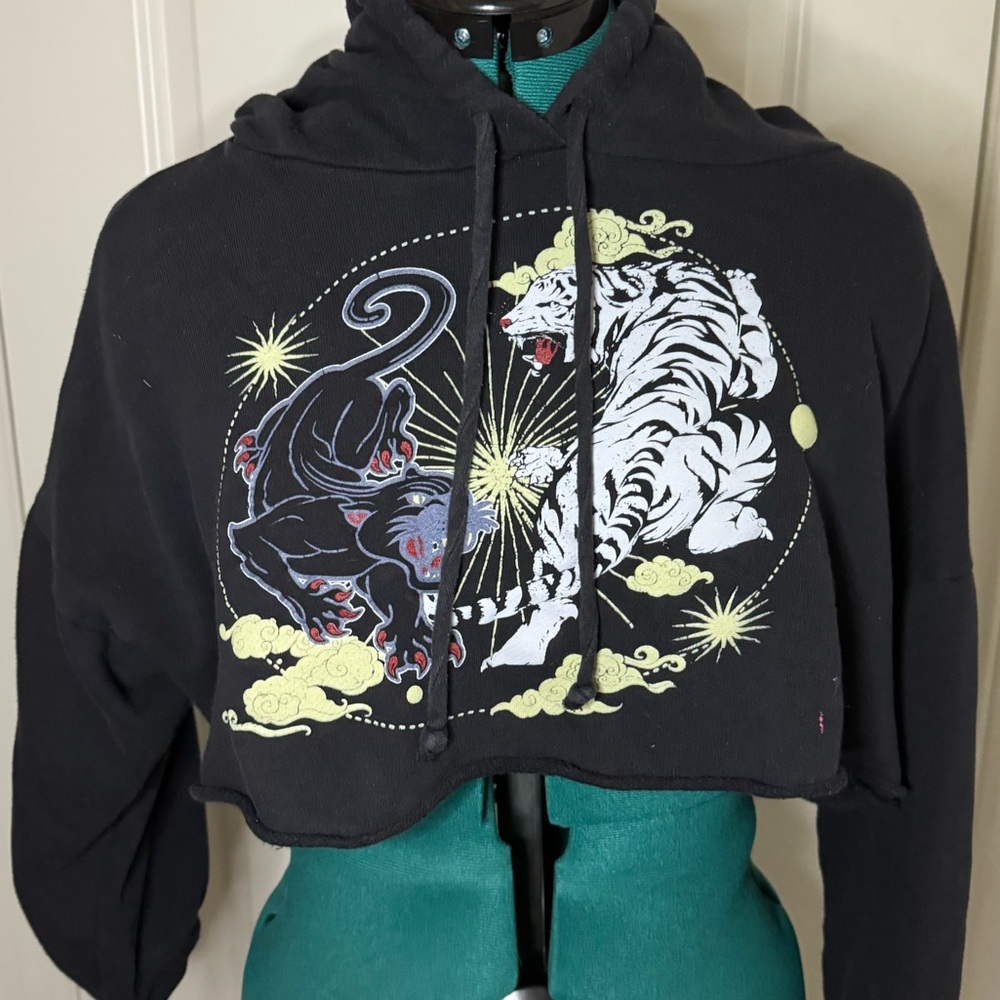 Tiger Cropped Hoodie